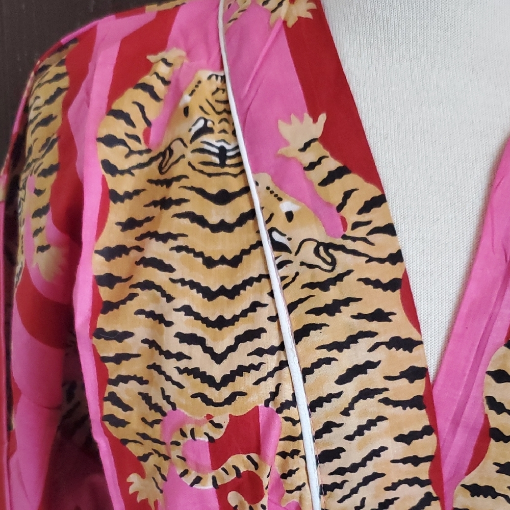 Pink and Black Tiger Robe Nwot - Picture 2 of 6